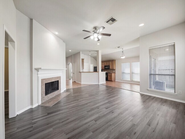 Building Photo - 20110 Emerald Cliff Ln