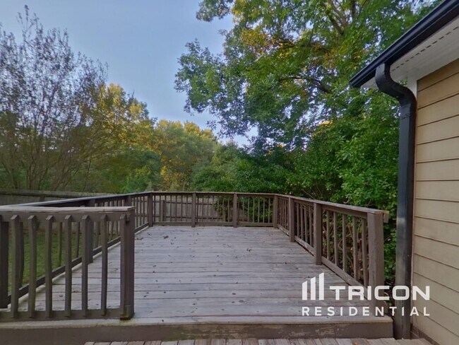 Building Photo - 5407 River Falls Dr