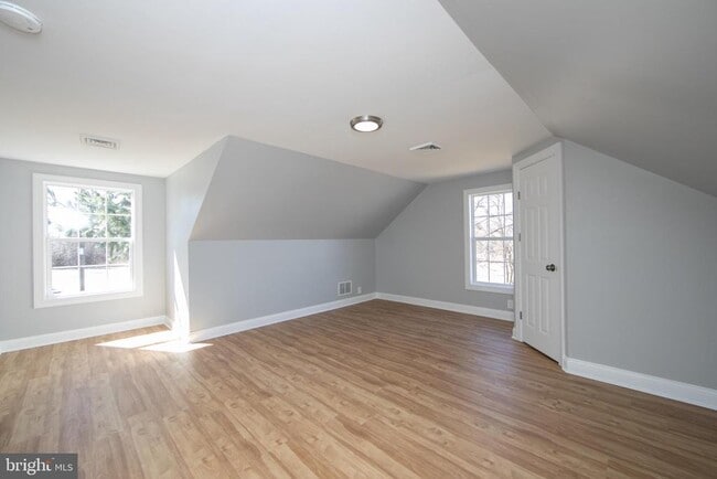 Building Photo - 605 Neck Rd