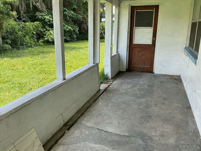 Building Photo - 2529 Tanglewood St