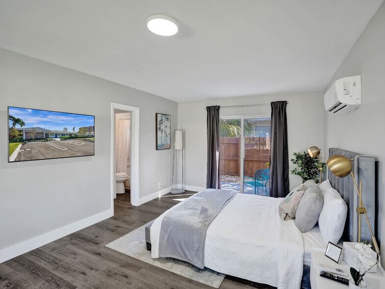 Building Photo - 3208 NE 9th St