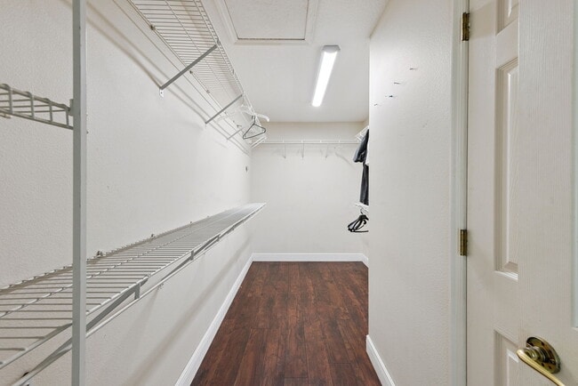 Building Photo - 4920 Hook Hollow Cir
