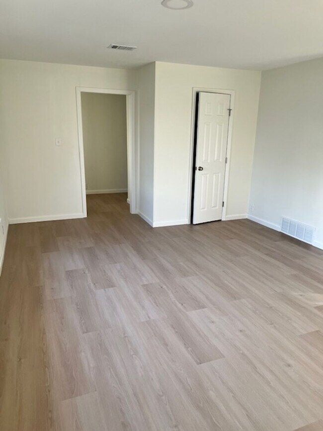 Building Photo - 1705 Campbell-House