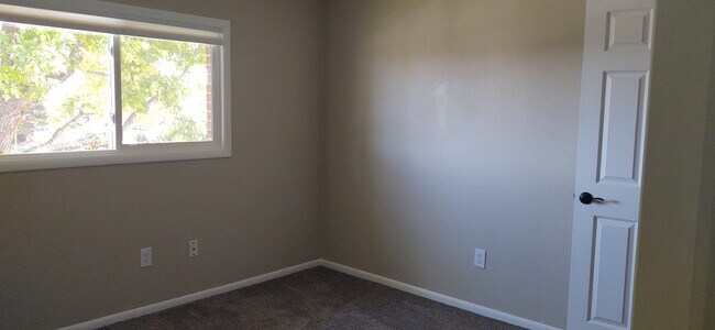 Building Photo - 1516 Taft Ave