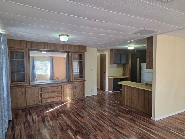 Building Photo - LAND, LAND AND MORE LAND! 2 bed/2 bath Manufactured home in Bullhead City on Huge double lot!