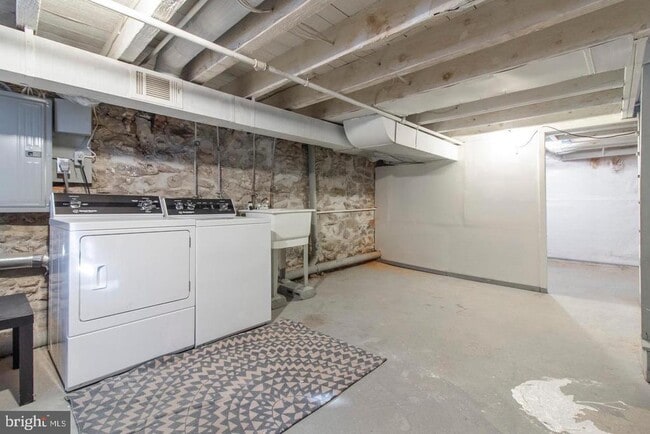 Building Photo - 1725 Webster St