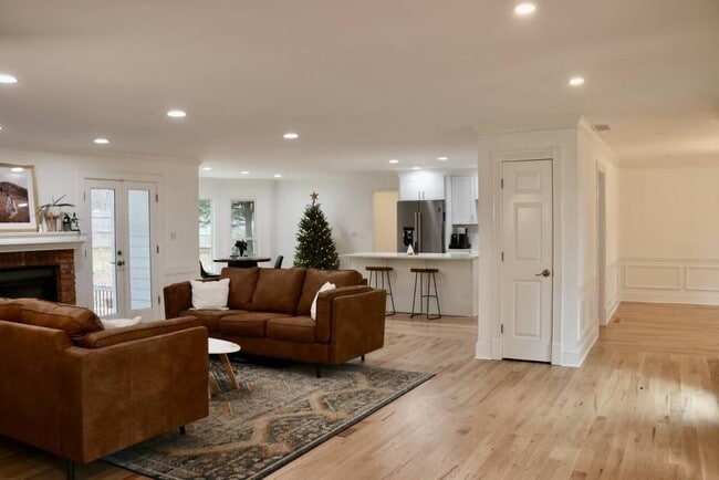 Building Photo - 1951 Wellington Ln