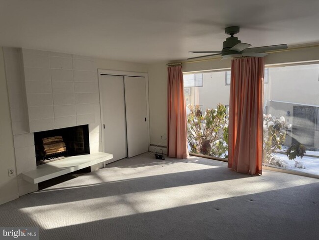 Building Photo - 454 Old Lancaster Rd