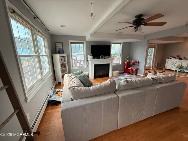 Building Photo - 66 Sea Drift Ave