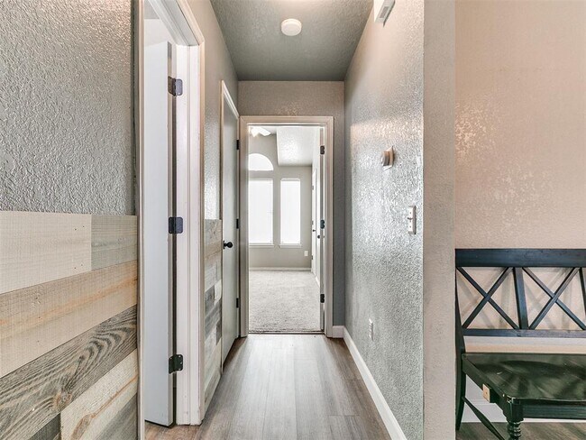 Building Photo - 617 Golden Eagle Dr