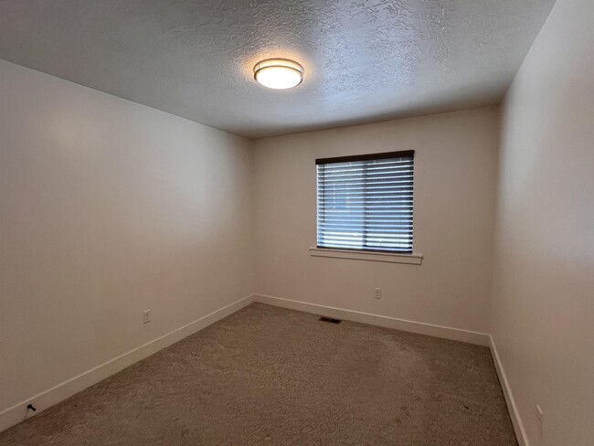 Building Photo - 1287 S 1050 E