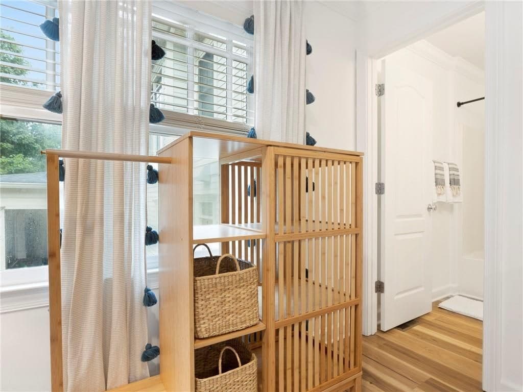 Building Photo - 325 Sinclair Ave NE