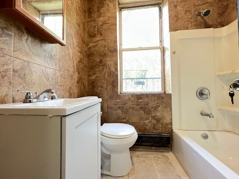 86 Bostwick Ave 2B - 95 Bostwick Ave