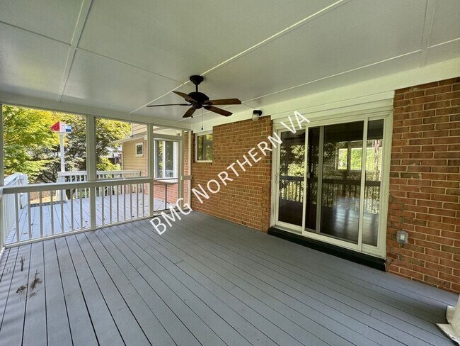 Building Photo - 5406 Gainsborough Dr
