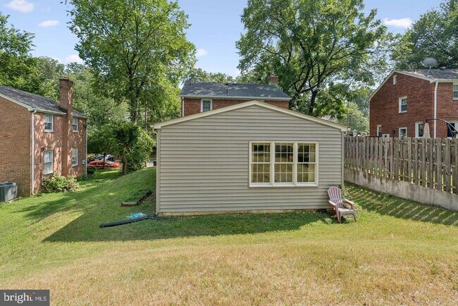 Building Photo - 1119 S Edison St