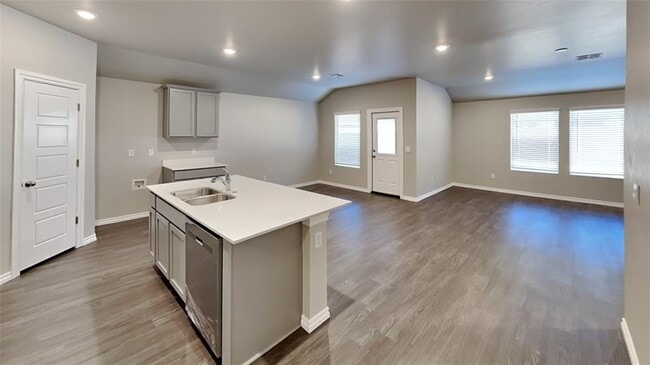Building Photo - 2733 Dennis Dr