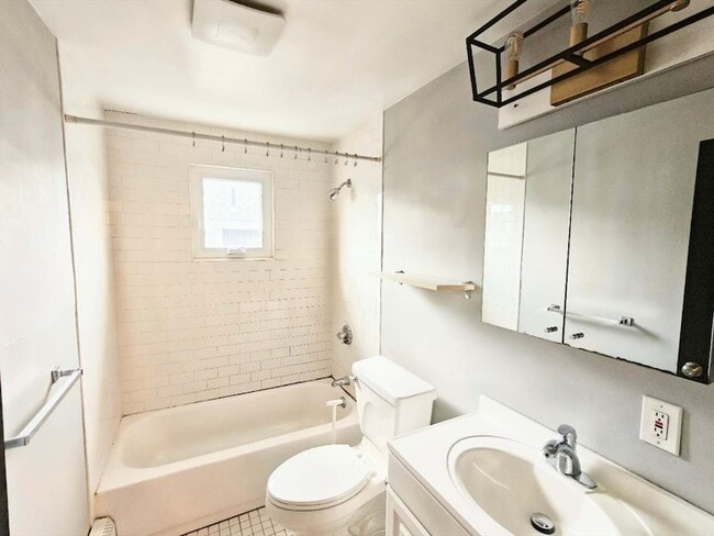 Building Photo - 82 Sparkill St