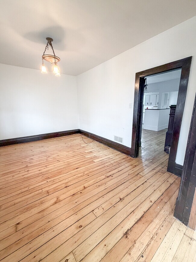 Building Photo - 506 Locust St