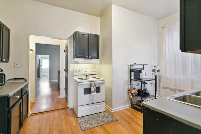 Building Photo - 349 51st St