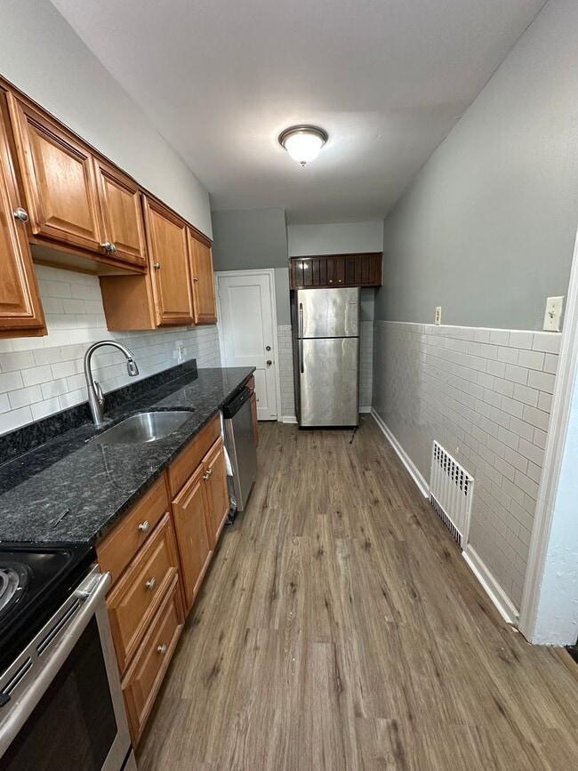 Building Photo - Beautiful renovated 4 bed, 2 full bath