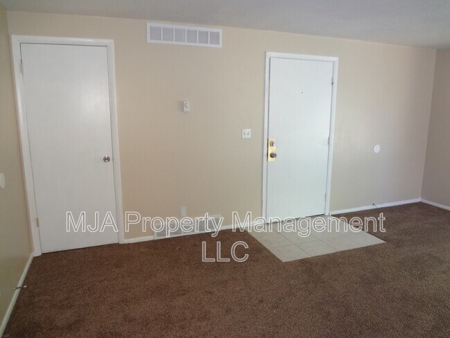 Building Photo - 4642 S Arlington Park Dr