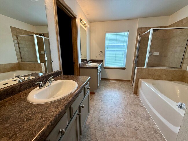 Building Photo - 3 Bed DuPont Home for Rent
