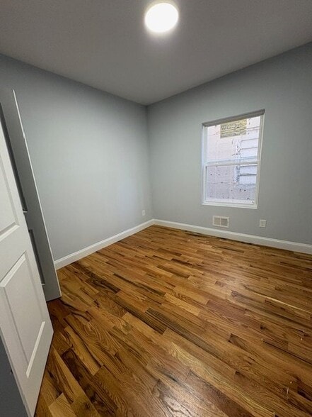 Building Photo - 479 N 6th St