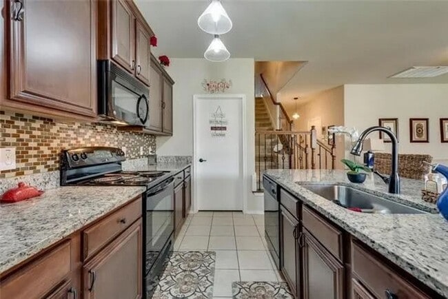 Building Photo - Ready Now- Beautiful 3 bed, 2bath Home Loc...