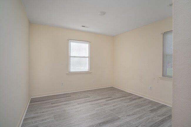 Building Photo - 1328 Maple St