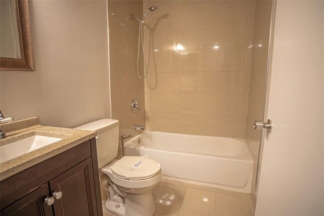 Building Photo - 416 Lakeside Dr