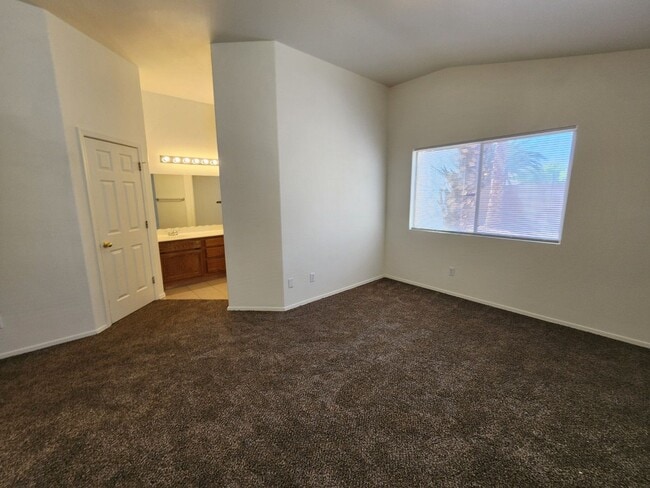 Building Photo - Lovely Single Story Home