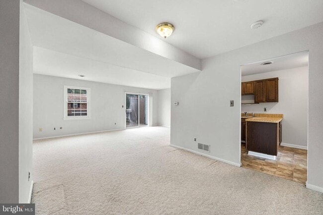 Building Photo - 132 E Green Valley Cir