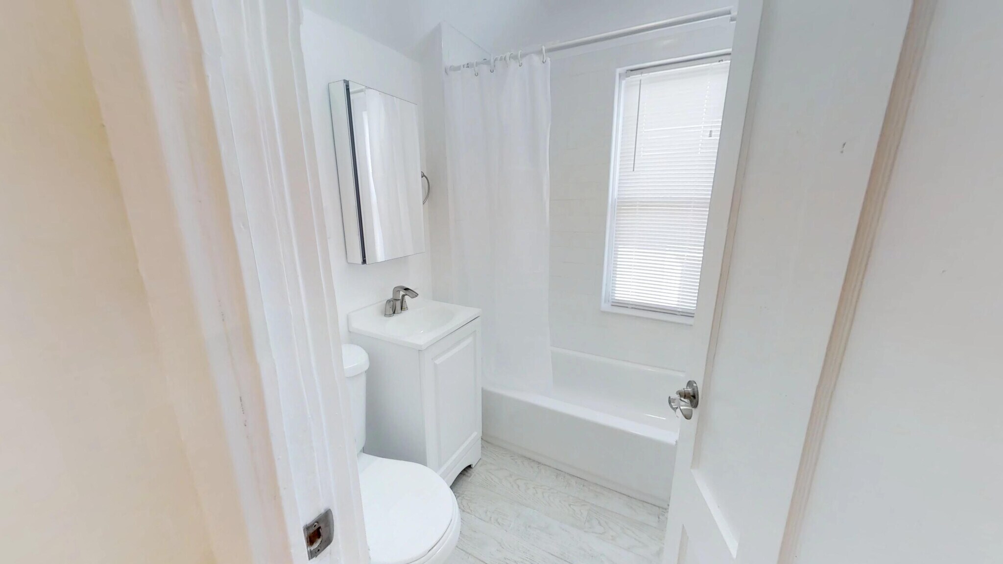 Building Photo - 17 Dow St