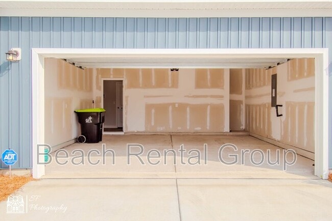 Building Photo - 1860 Villena Dr