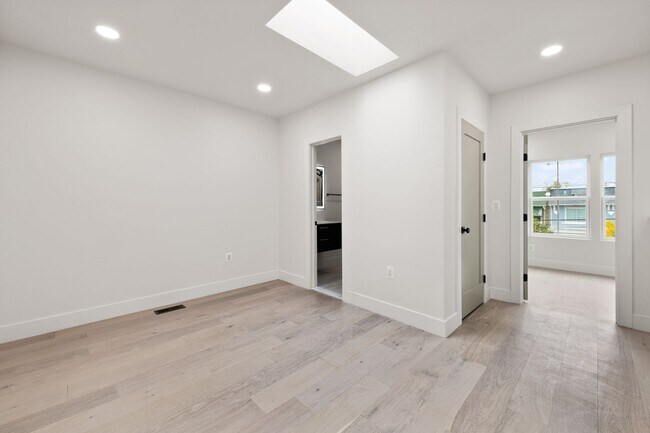 Building Photo - DC1026