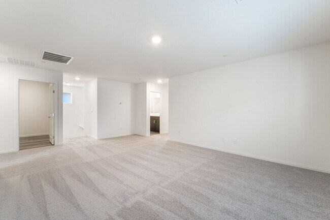 Building Photo - Brand-new 4-bedroom home located in the desirable Cadence master-planned community!