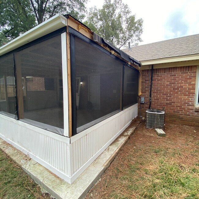 Covered Back Patio - 1728 Forrest Dr