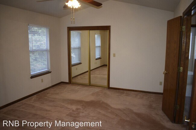 Building Photo - 3 br, 3 bath House - 5616 Bluffs Drive
