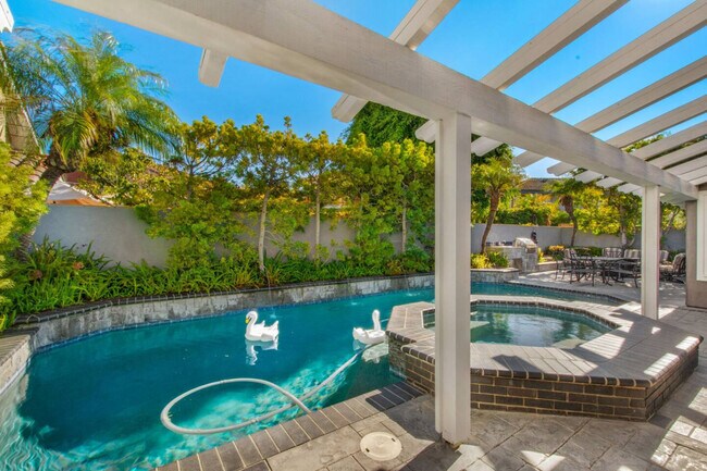 Building Photo - 3672 Seascape Dr