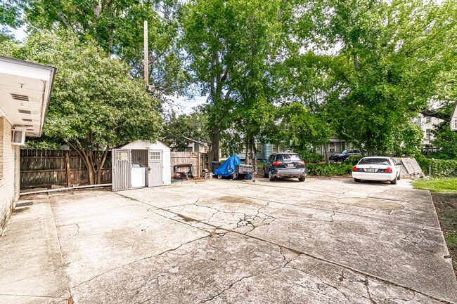 Building Photo - 3243/3245 Ivanhoe Street