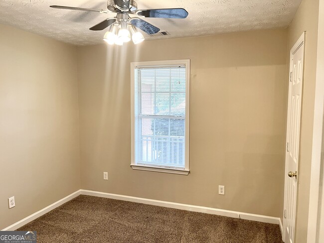Building Photo - 100 Oak Hill Dr