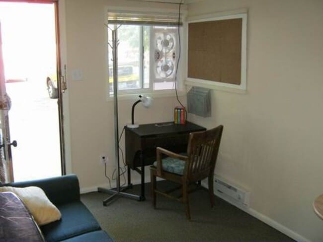 Building Photo - 914 13th St