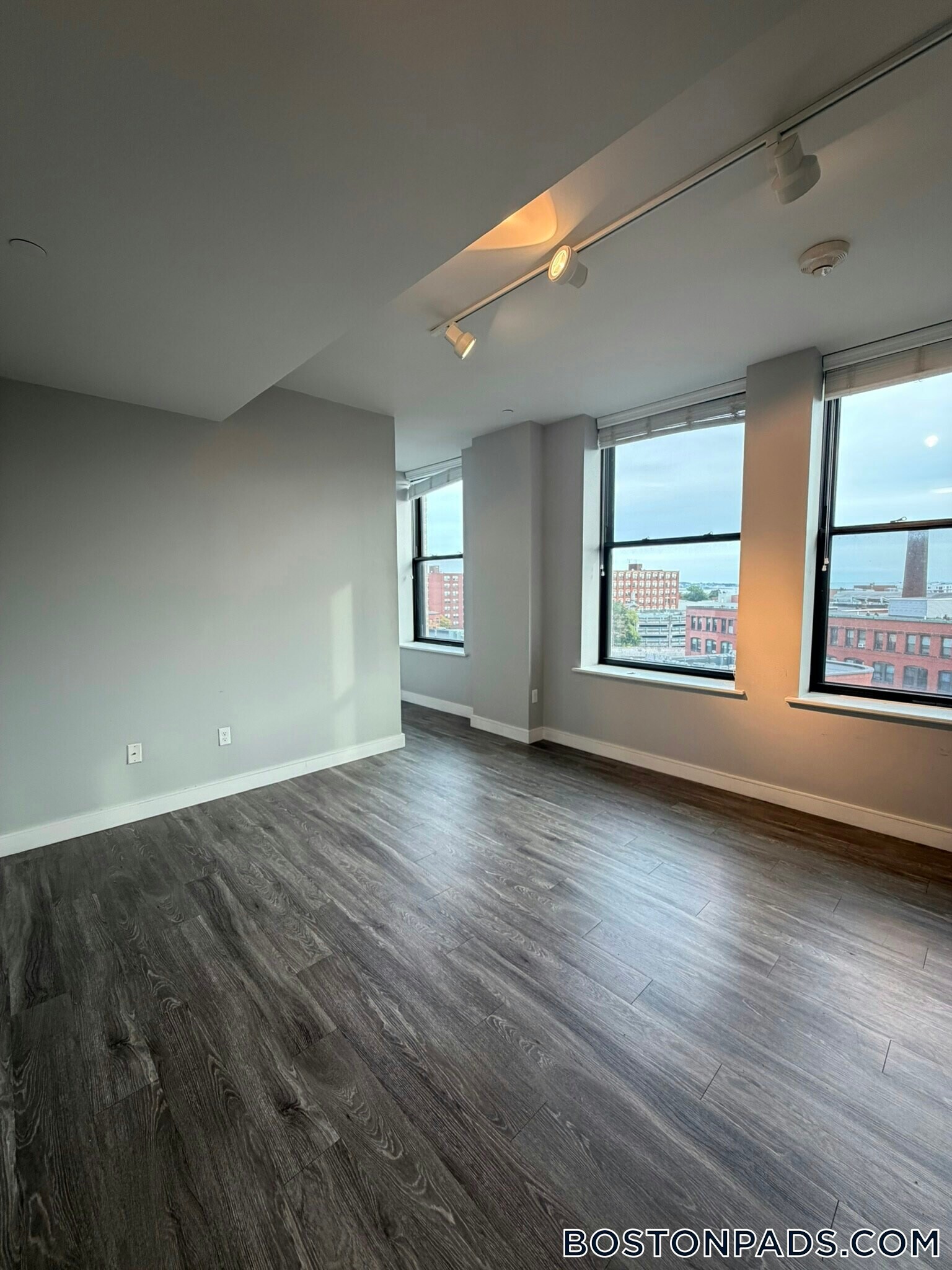 Building Photo - 23 Central Ave