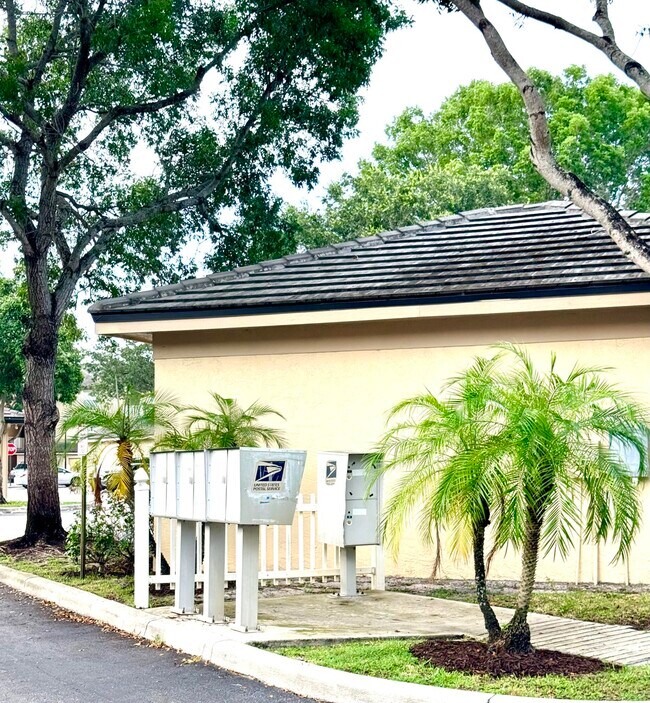 Building Photo - 2080 Greenview Shores Blvd