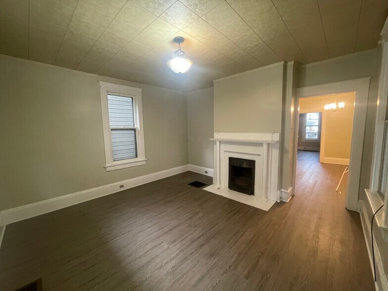 Building Photo - 423 Warwood Ave