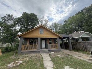 Building Photo - Spacious 3-Bedroom, 2-Bath House – Unfurnished