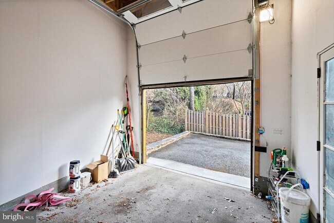 Building Photo - 2347 S Arlington Ridge Rd