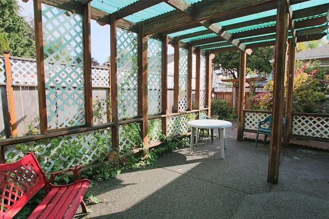 Building Photo - Nice Rambler 3bd 1.75bath Avail. Oct. 3rd