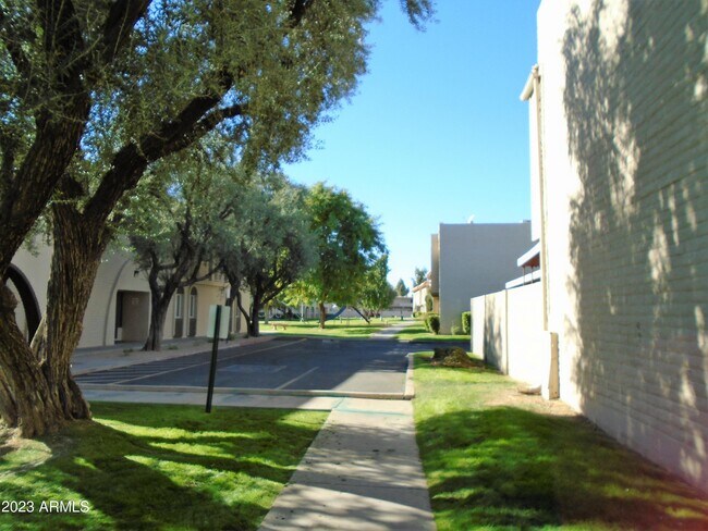 Building Photo - 6933 E Osborn Rd