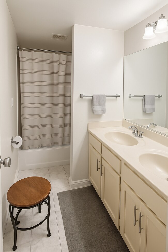 Building Photo - 2Bed/2Bath